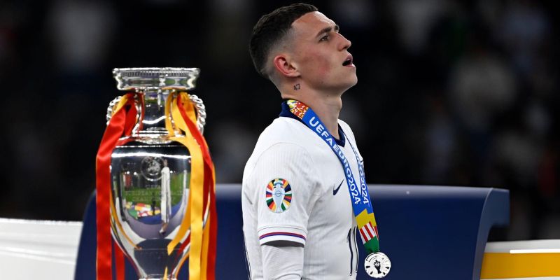 Thành công ban đầu và tương lai sáng giá của Phil Foden